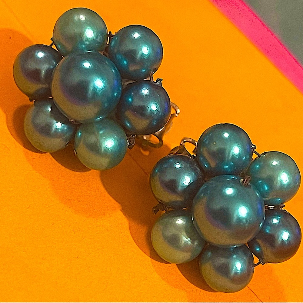 clip beaded earrings vintage Marked Japan turquoise teal color silver tone